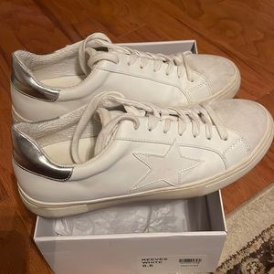 Steven sneakers by Steve Madden